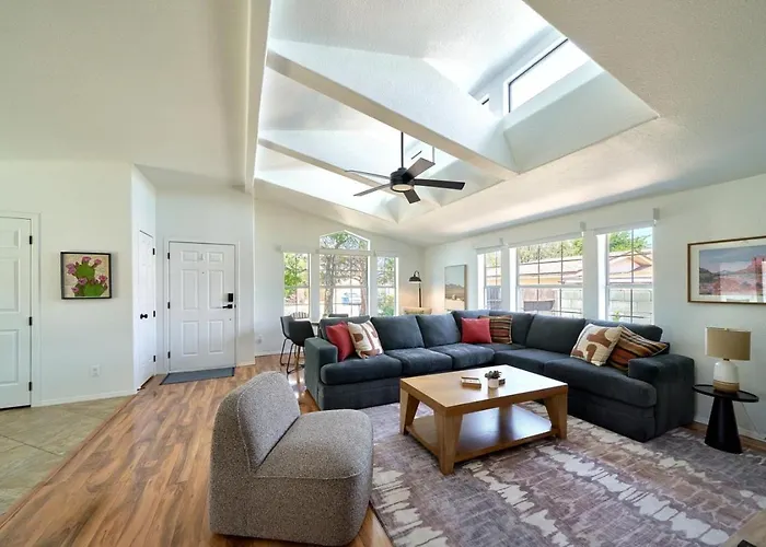 Hot Tub, Game Room, Coffee Bar, Fire Pit, Pancakes *