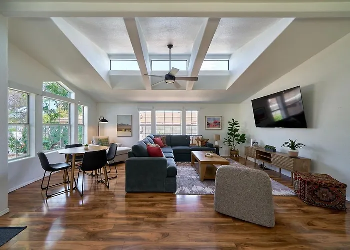 Hot Tub, Game Room, Coffee Bar, Fire Pit, Pancakes * Page