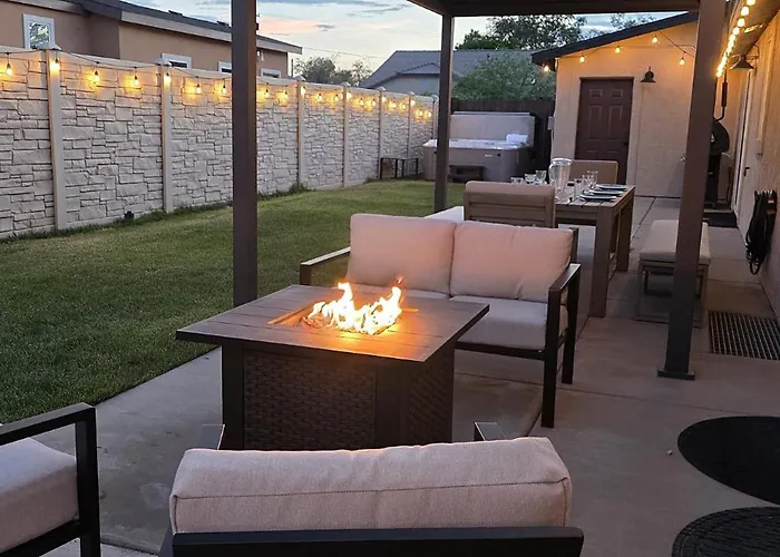 Hot Tub, Game Room, Coffee Bar, Fire Pit, Pancakes